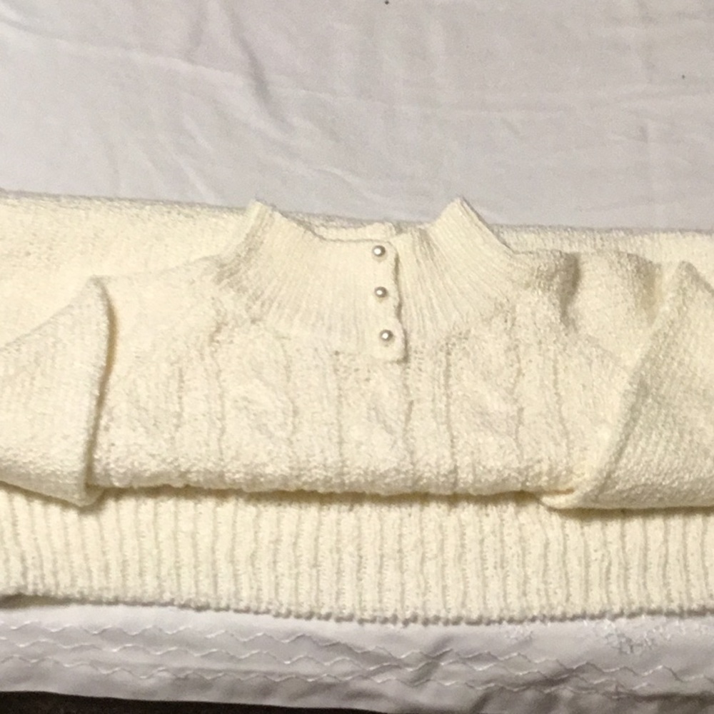 Miranda sizeL color white 100% Acrylic sweater